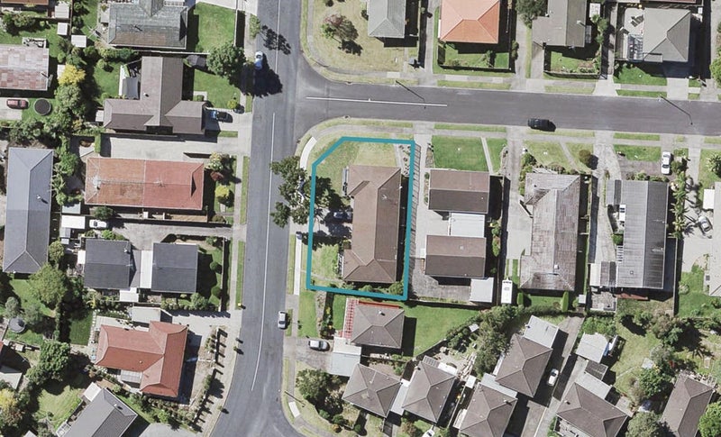 1/9 Cromdale Avenue, Highland Park, Auckland - Carousel 1
