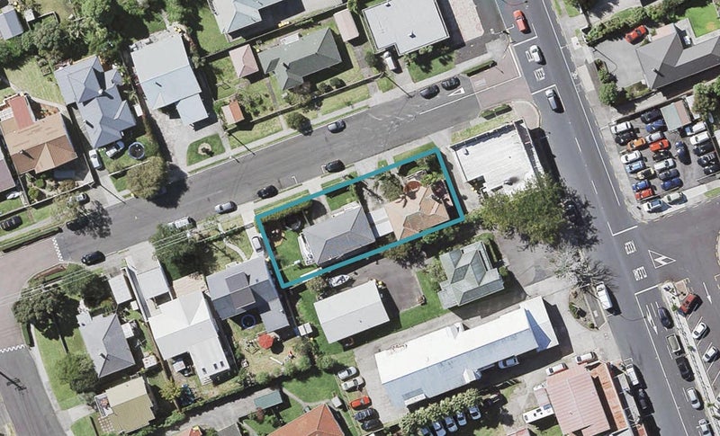 2/1 Egremont Street, Belmont, North Shore City - Carousel 1