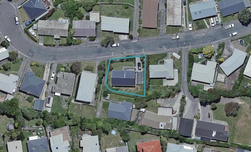 17 Kahikatea Grove, Paparangi, Wellington - Carousel 1