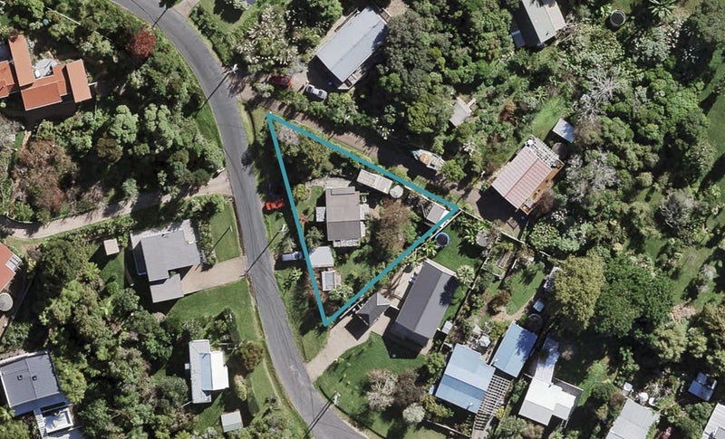 16 Tahatai Road, Oneroa, Waiheke Island - Carousel 1