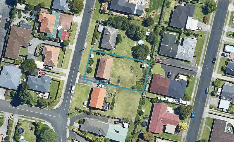 34 Pine Avenue, Otumoetai, Tauranga - Carousel 1