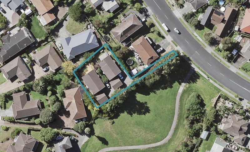 2/6 Lexington Drive, Botany Downs, Auckland - Carousel 1