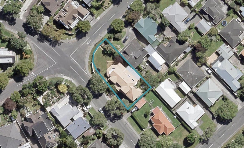 58 Totara Crescent, WOBURN, LOWER HUTT - Carousel 1