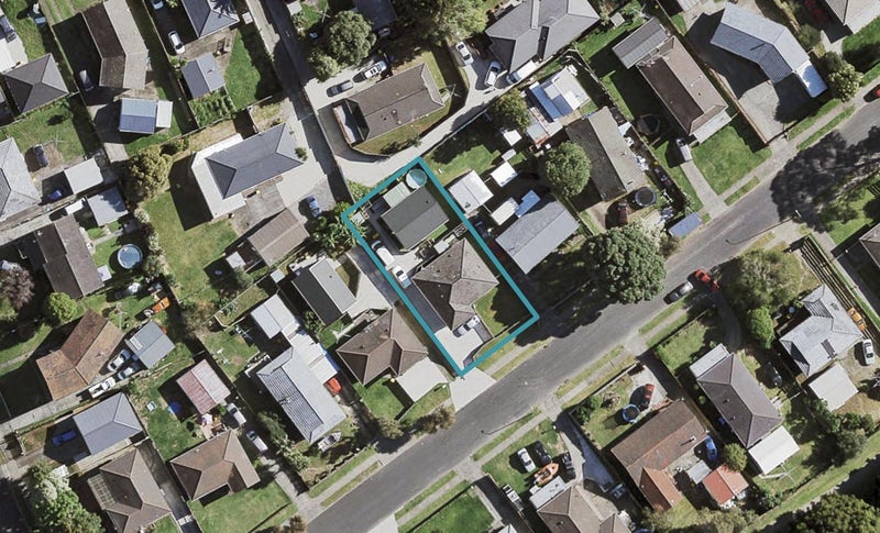 35 Innismara Avenue, Wattle Downs, Auckland - Carousel 1