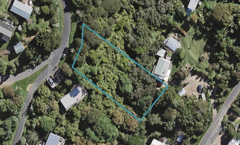 10 Beresford Avenue, Surfdale, Waiheke Island - Carousel 1