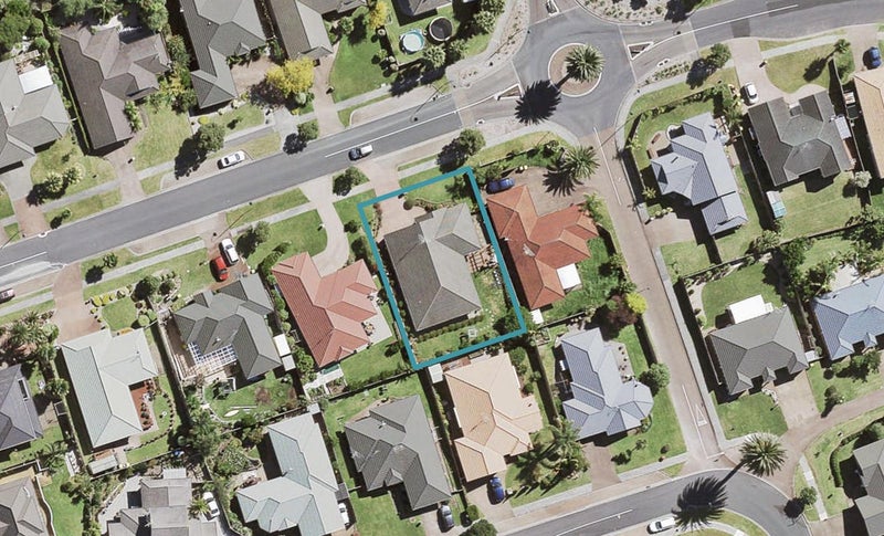 12 San Bernadino Drive, Henderson, Auckland - Carousel 1