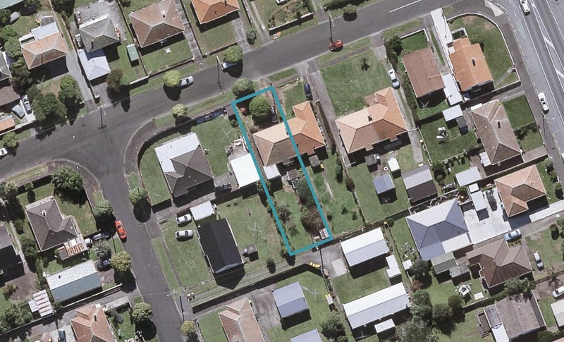 9 Maranui Street, Welbourn, New Plymouth - Carousel 1