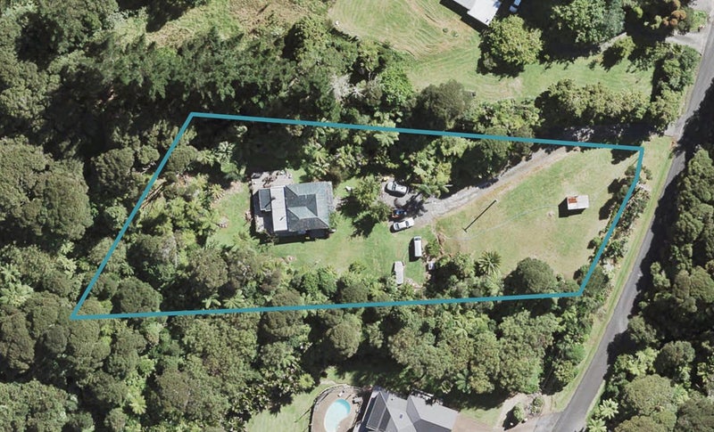 17 Cochran Road, Oratia, Auckland - Carousel 1