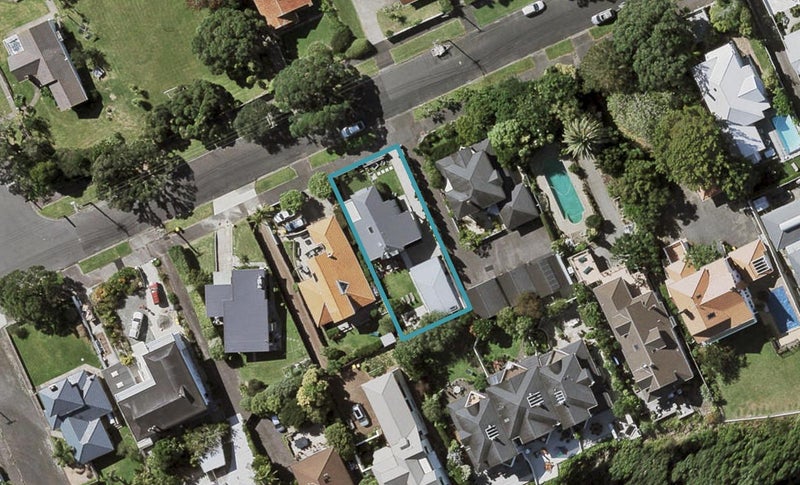 2/75 Stanley Point Road, Stanley Point, Auckland - Carousel 1