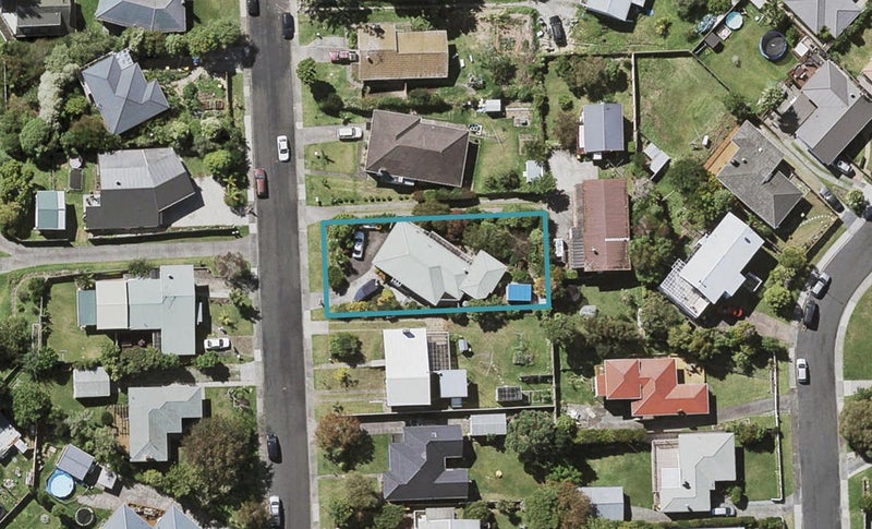 13 Lyford Crescent, Sunnynook, Auckland - Carousel 1