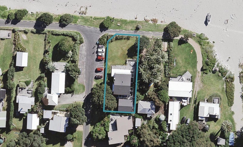 1 Second Avenue, Onetangi, Waiheke Island - Carousel 1