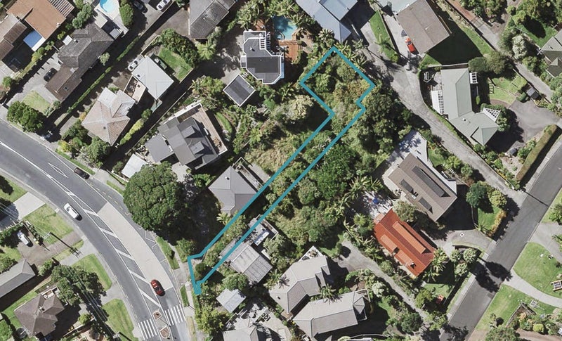 10 Tapatai Place, Castor Bay, Auckland - Carousel 1