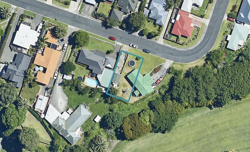 22 Crescent Road, OTUMOETAI, TAURANGA - Carousel 1