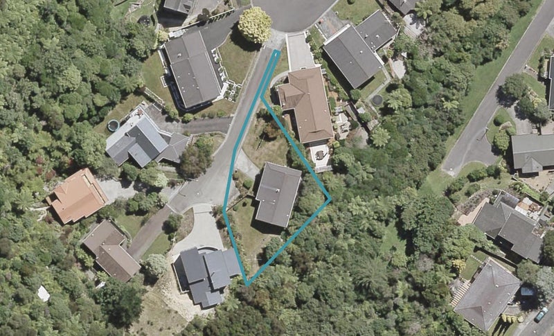 15 Pioneer Grove, Silverstream, Upper Hutt - Carousel 1