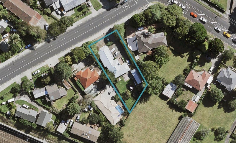 2 Sturges Road, Henderson, Auckland - Carousel 1