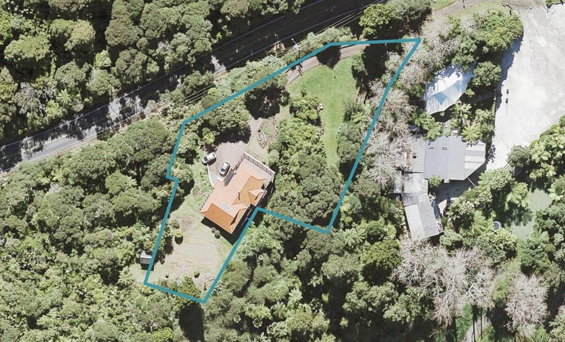 1010 Scenic Drive North, Swanson, Auckland - Carousel 1