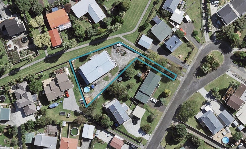 5 Litchfield Place, Clarks Beach, Clarks Beach - Carousel 1