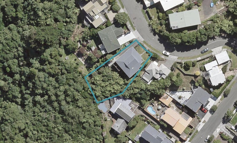 2 Hibiscus Grove, Maungaraki, Lower Hutt - Carousel 1