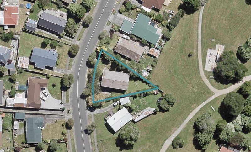 6 Larchmont Grove, Totara Park, Upper Hutt - Carousel 1
