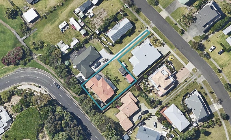 44 Bowentown Boulevard, Bowentown, Waihi Beach - Carousel 1