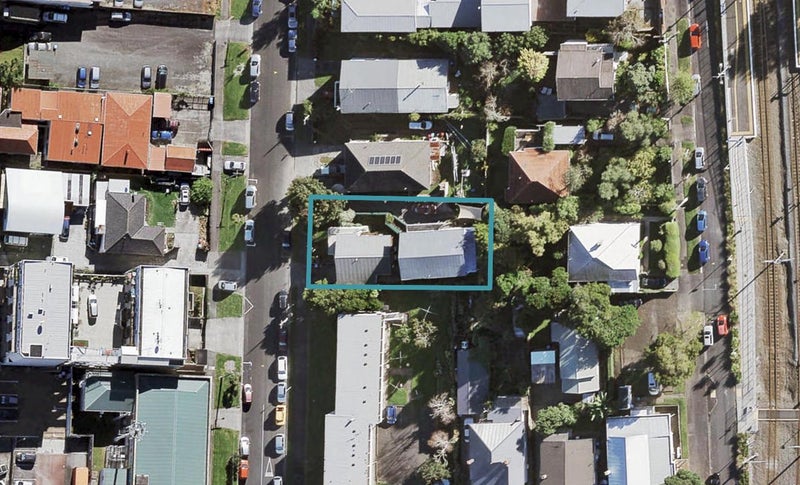 1/14 Geddes Terrace, Avondale, Auckland - Carousel 1