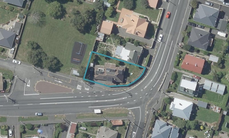 2 Mornington Road, Balaclava, Dunedin - Carousel 1