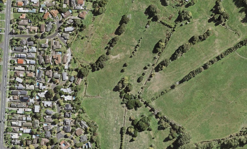 141 Otuwairoa Esplanade, Ōpaheke, Papakura - Carousel 1