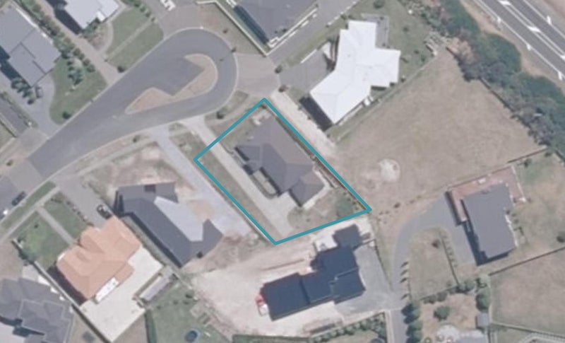 32 Magnolia Rise, Waipahihi, Taupo - Carousel 1