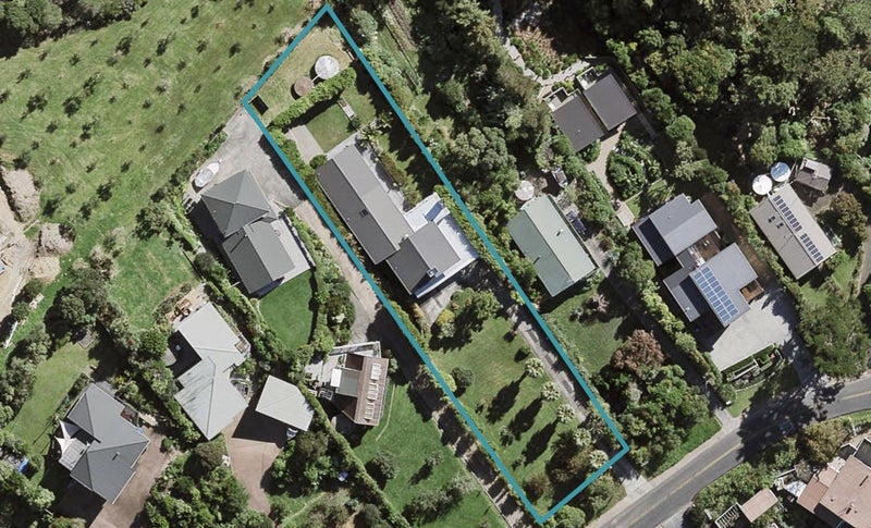 13 Church Bay Road, Oneroa, Waiheke Island - Carousel 1