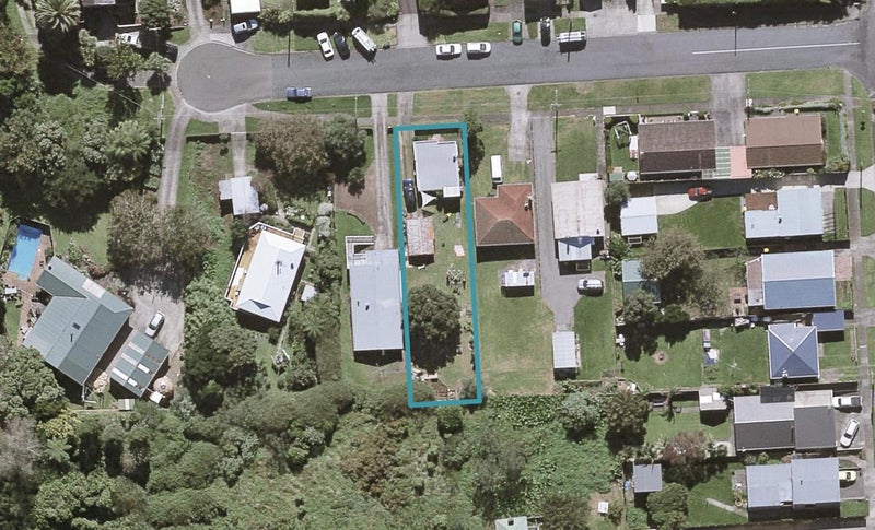 11 Parris Street, Moturoa, New Plymouth - Carousel 1