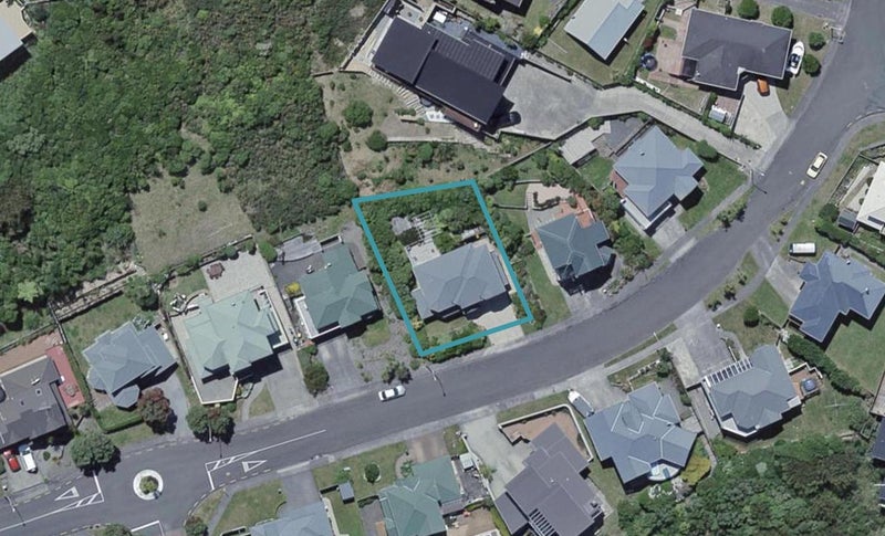55 Dress Circle, Newlands, Wellington - Carousel 1