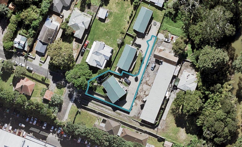 10 Kaponga Crescent, New Lynn, Auckland - Carousel 1