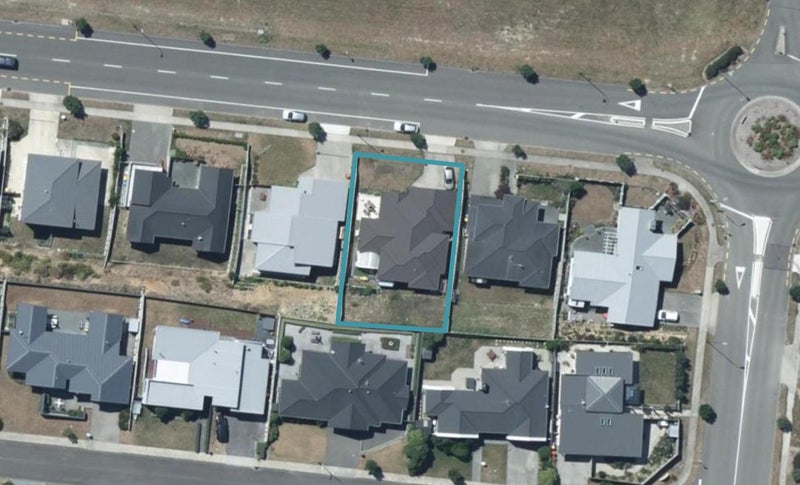 32 Frances Brown Avenue, Aotea, Porirua - Carousel 1