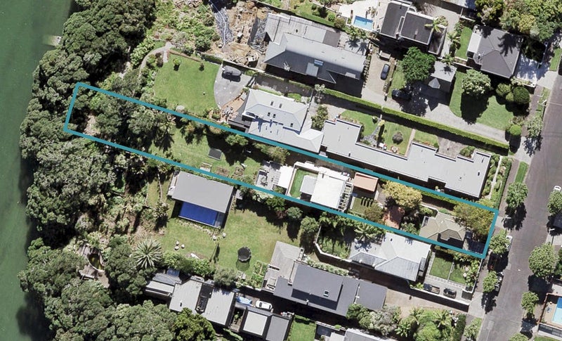 38 Harbour View Road, Point Chevalier, Auckland - Carousel 1