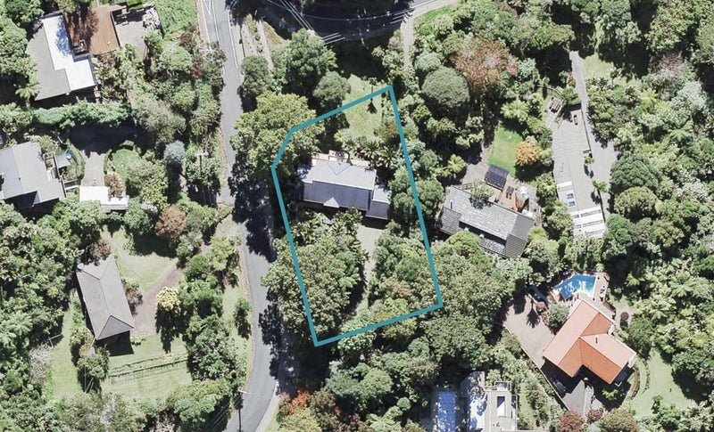 2 Bush Road, Waiatarua, Auckland - Carousel 1