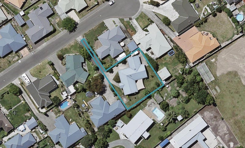 11 Amanda Place, Mayfair, Hastings - Carousel 1