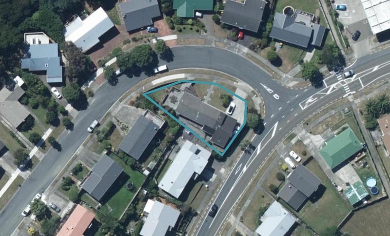 224 Staithes Drive South, Whitby, Porirua - Carousel 1