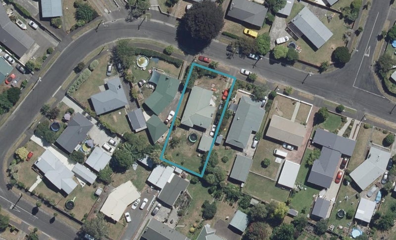 19 Forth Crescent, Glenview, Hamilton - Carousel 1