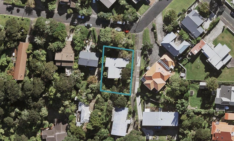 8 Wilding Avenue, Northcote Point, Auckland - Carousel 1