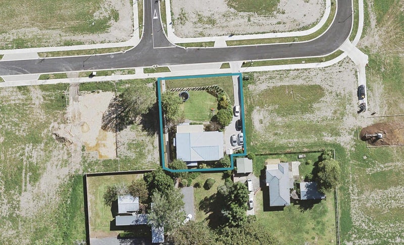 16 Raymond Grace Avenue, Huapai, Kumeu - Carousel 1