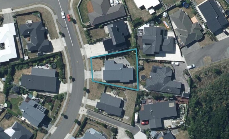 5 Sumner Terrace, Aotea, Porirua - Carousel 1