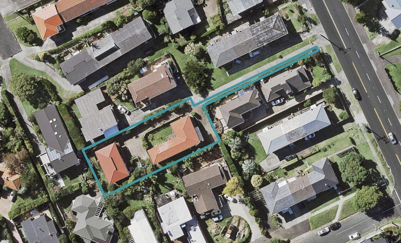 1/12 East Coast Road, Milford, Auckland - Carousel 1