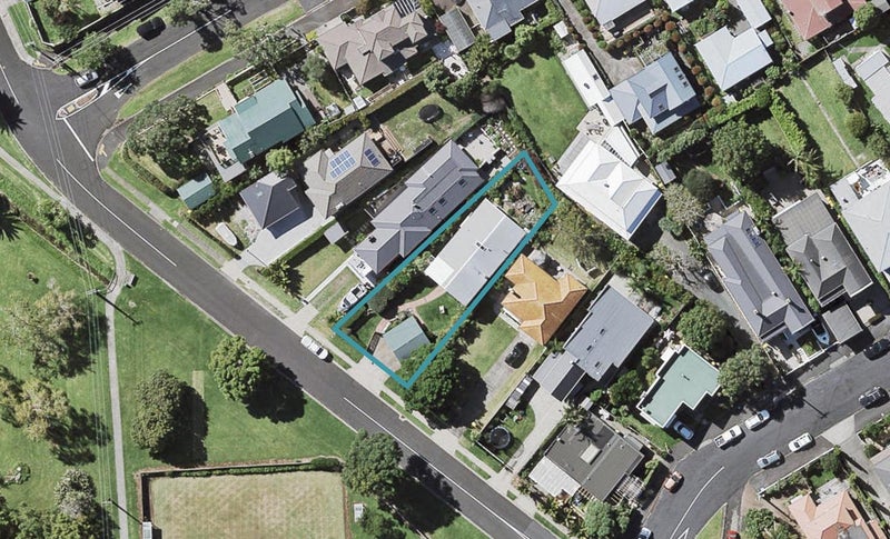 14 Wairoa Road, Narrow Neck, Auckland - Carousel 1