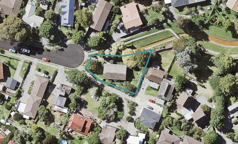 16 Celina Place, Browns Bay, Auckland - Carousel 1