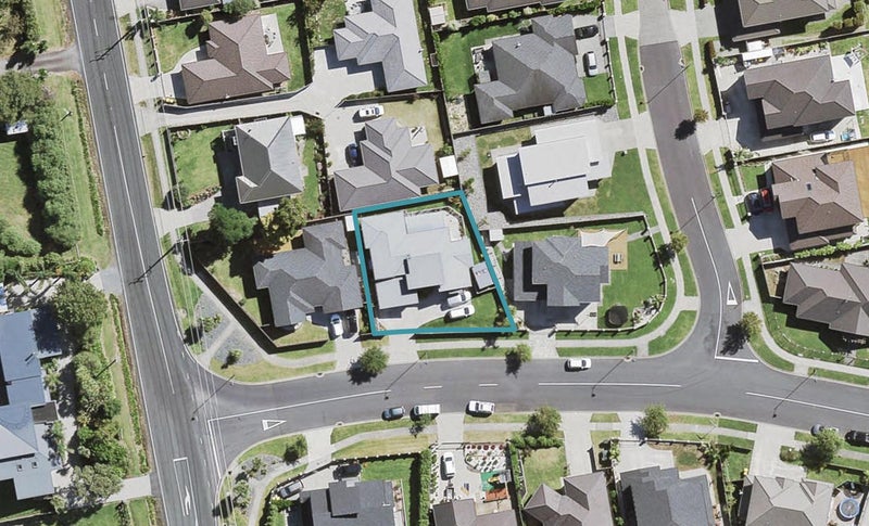 113 Lake Panorama Drive, Henderson Valley, Auckland - Carousel 1