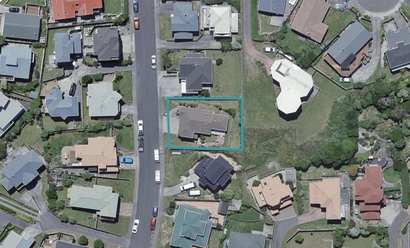 70 Dress Circle, Newlands, Wellington - Carousel 1