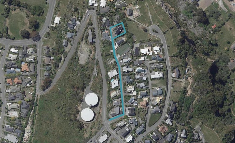 18 Inverness Lane, Redcliffs, Christchurch - Carousel 1