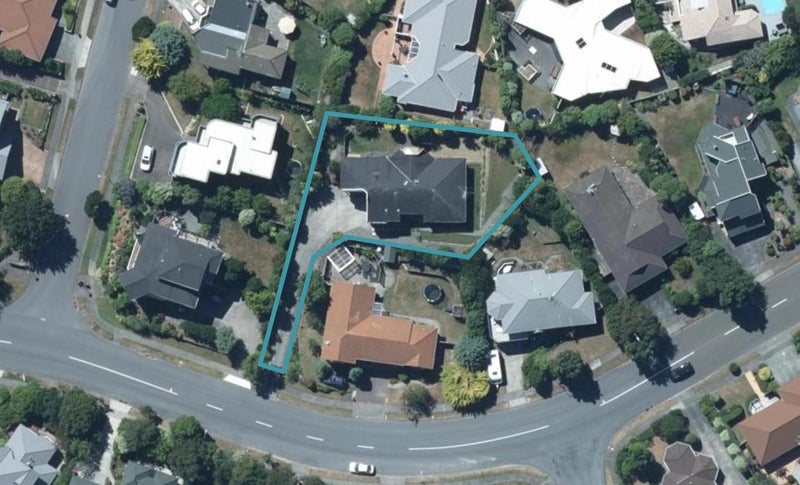 13 Joseph Banks Drive, Whitby, Porirua - Carousel 1