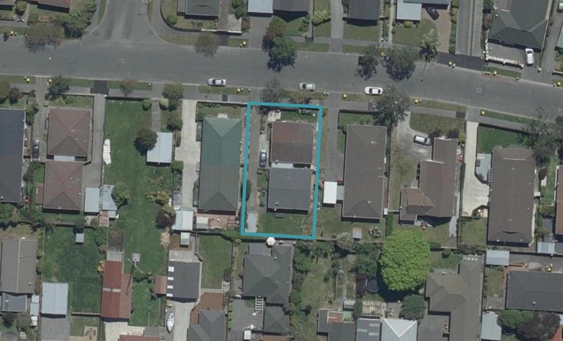 2/11 Chipping Lane, Redwood, Christchurch - Carousel 1