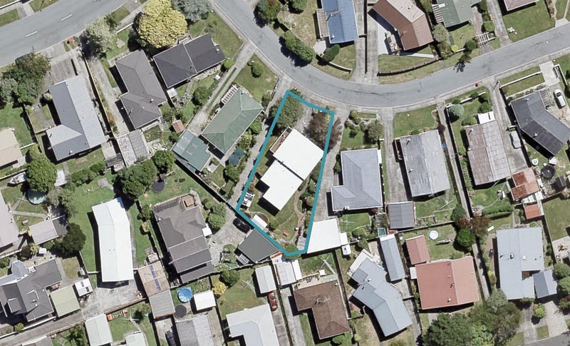 8 Haylock Grove, Totara Park, Upper Hutt - Carousel 1